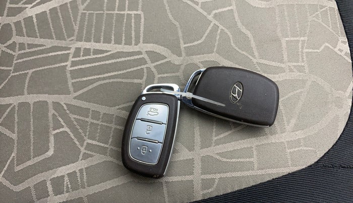 2016 Hyundai Grand i10 ASTA AT 1.2 KAPPA VTVT, Petrol, Automatic, 54,701 km, Key Close Up