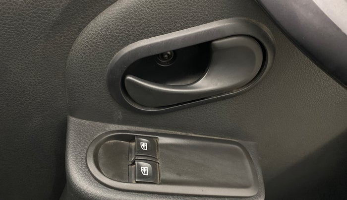 2015 Renault Duster RXE PETROL, Petrol, Manual, 64,306 km, Driver Side Door Panels Control