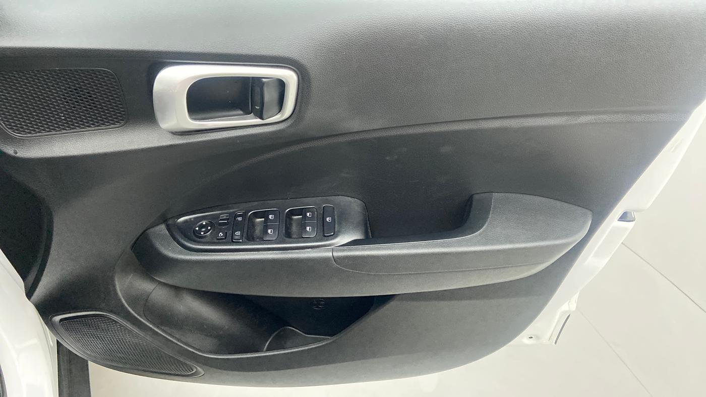 2021 Hyundai VENUE 1.5 SX CRDI MT, Diesel, Manual, 8,780 km, Driver Side Door Panels Control