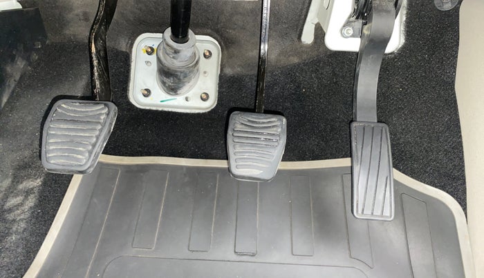 2018 Mahindra MARAZZO M8 7 STR, Diesel, Manual, 7,435 km, Pedals