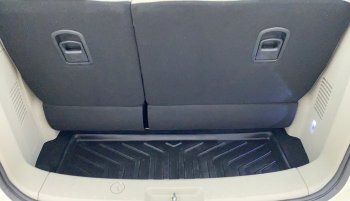 2018 Mahindra MARAZZO M8 7 STR, Diesel, Manual, 7,435 km, Boot Inside