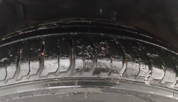 2016 Maruti Ciaz ZDI+ SHVS, Diesel, Manual, 53,124 km, Left Front Tyre Tread