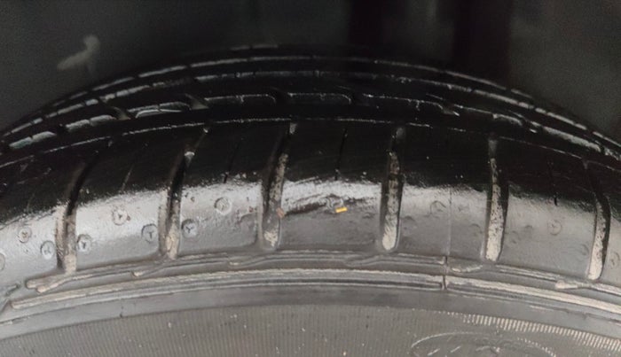 2016 Maruti Ciaz ZDI+ SHVS, Diesel, Manual, 53,124 km, Left Rear Tyre Tread