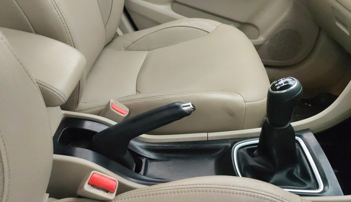 2016 Maruti Ciaz ZDI+ SHVS, Diesel, Manual, 53,124 km, Gear Lever