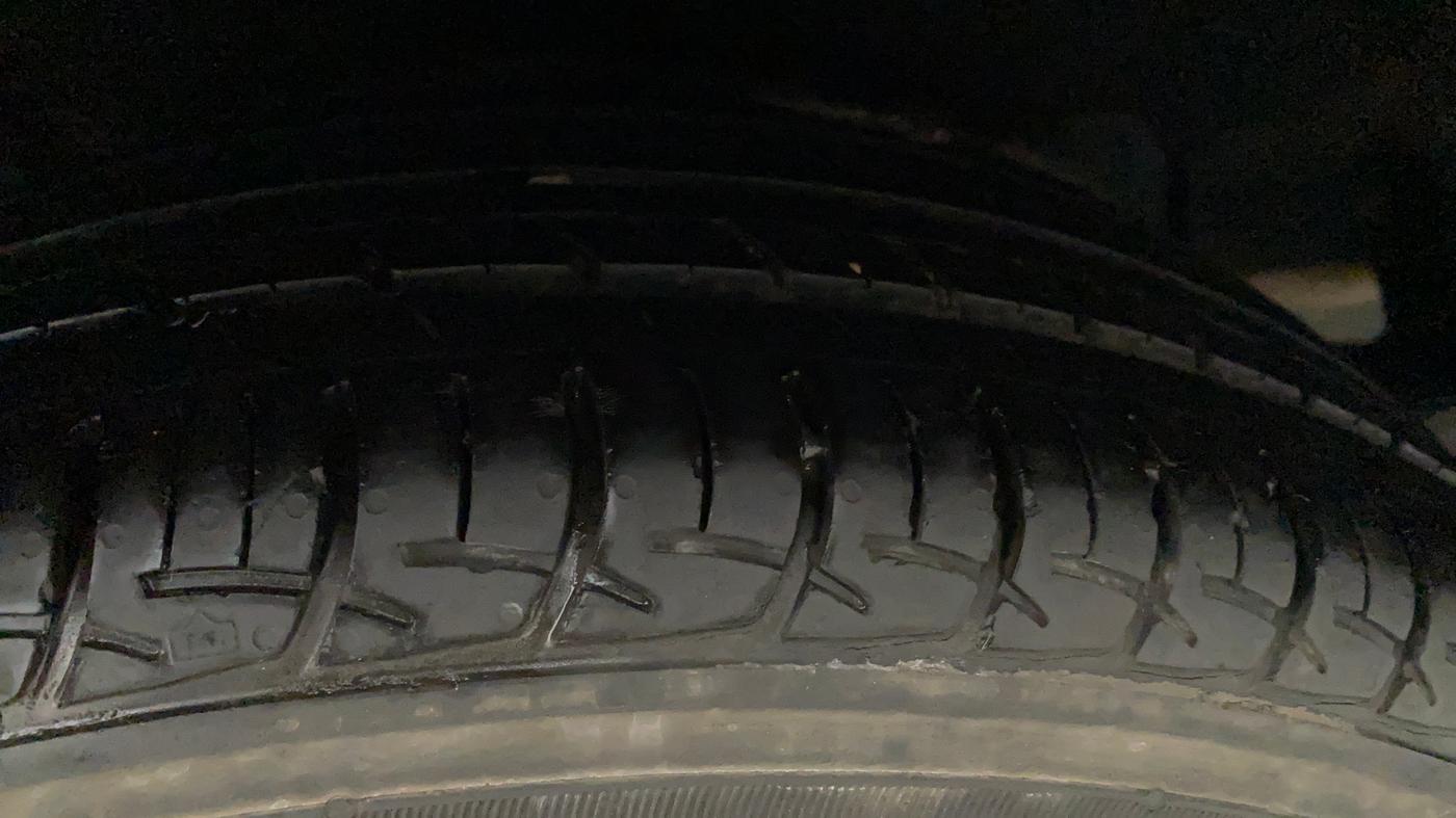 2016 Maruti Baleno DELTA CVT PETROL 1.2, Petrol, Automatic, 41,053 km, Right Front Tyre Tread