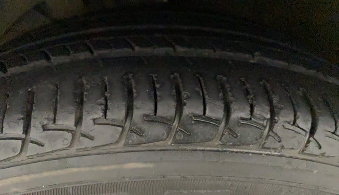 2016 Maruti Baleno DELTA CVT PETROL 1.2, Petrol, Automatic, 41,053 km, Left Front Tyre Tread