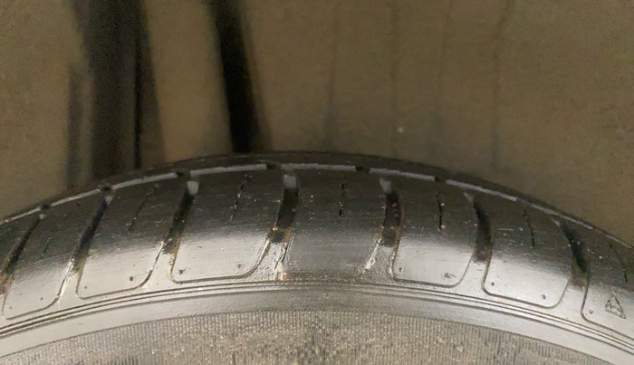 2018 Maruti Dzire VXI, Petrol, Manual, 12,182 km, Right Rear Tyre Tread