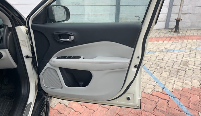 2018 Jeep Compass LIMITED 2.0 DIESEL 4X4, Diesel, Manual, 71,366 km, Driver Side Door Panels Control