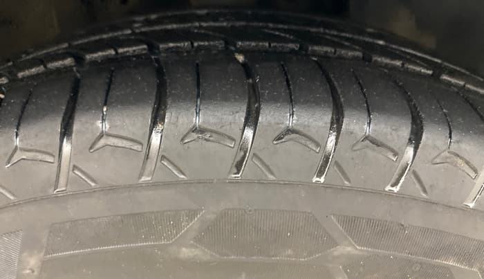2019 Maruti New Wagon-R ZXI 1.2 AMT, Petrol, Automatic, 1,11,717 km, Right Front Tyre Tread
