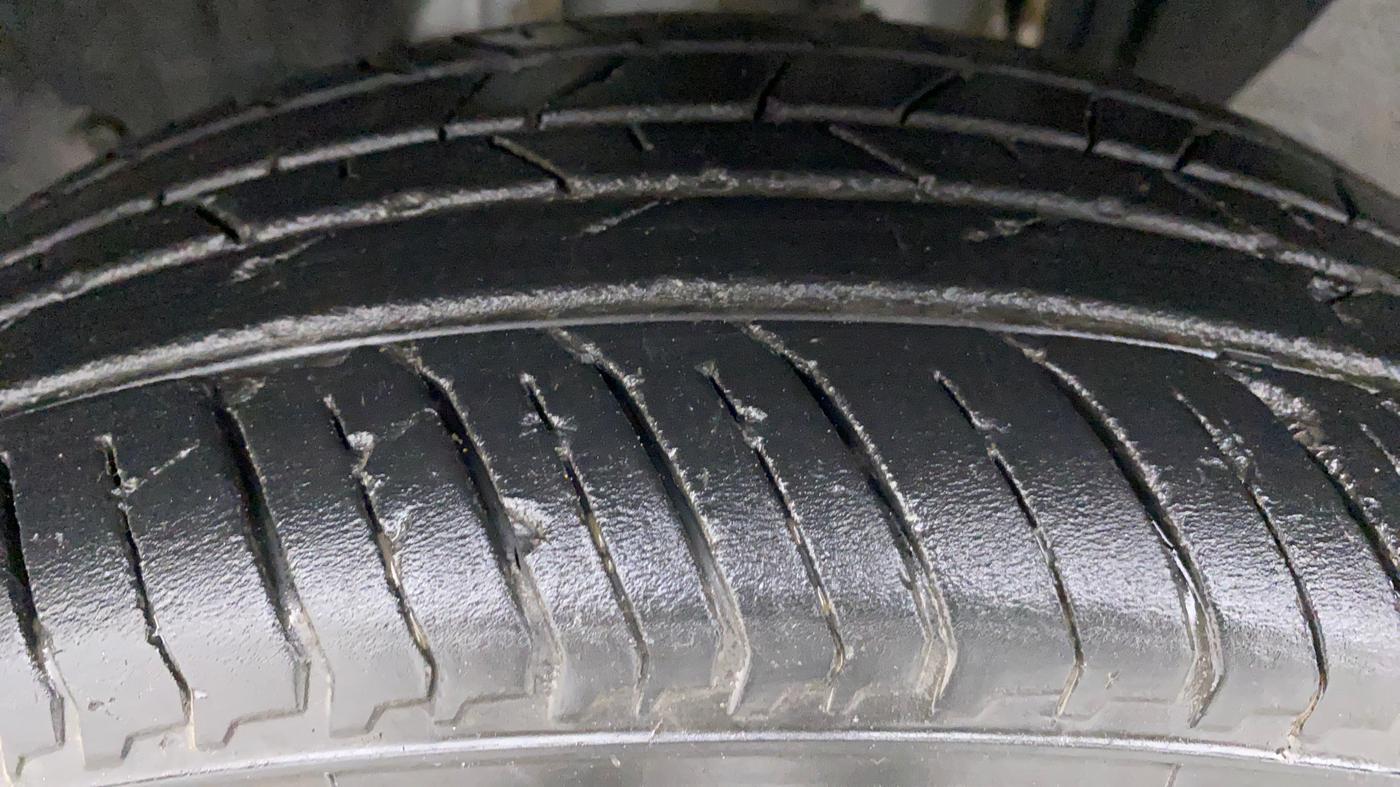 2021 Renault Kiger RXZ CVT 1.0 TURBO, Petrol, Automatic, 9,698 km, Left Front Tyre Tread