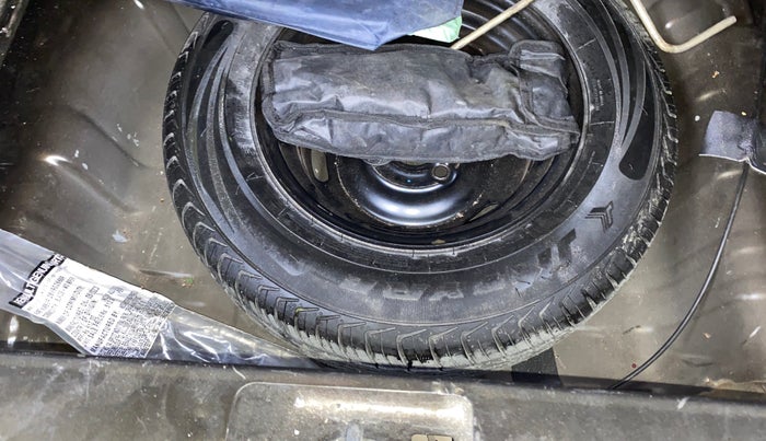 2017 Renault Kwid RXT 1.0 AMT (O), Petrol, Automatic, 29,668 km, Spare Tyre