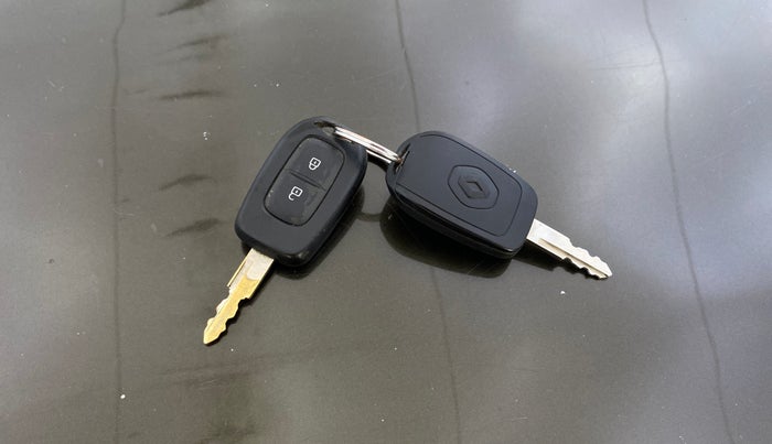 2017 Renault Kwid RXT 1.0 AMT (O), Petrol, Automatic, 29,668 km, Key Close Up