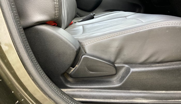 2017 Renault Kwid RXT 1.0 AMT (O), Petrol, Automatic, 29,668 km, Driver Side Adjustment Panel