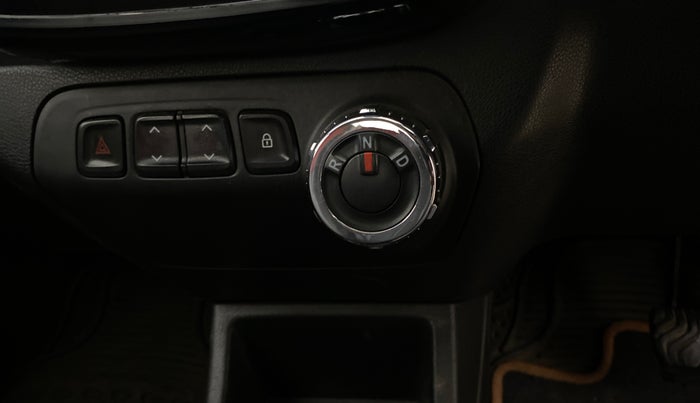 2017 Renault Kwid RXT 1.0 AMT (O), Petrol, Automatic, 29,668 km, Gear Lever