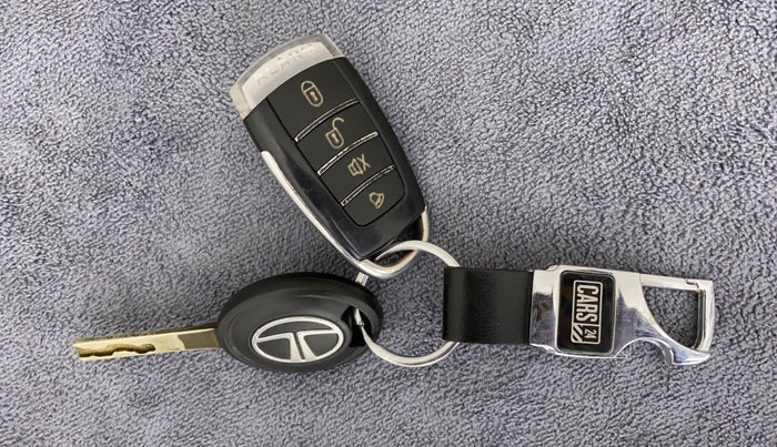 2021 Tata ALTROZ XE DIESEL, Diesel, Manual, 14,640 km, Key Close Up