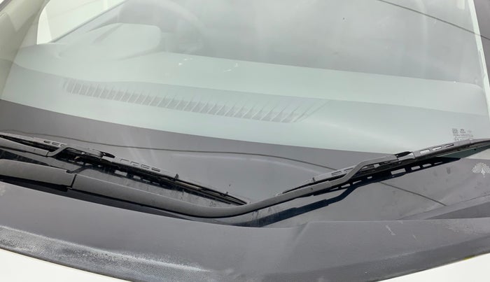2021 Tata ALTROZ XE DIESEL, Diesel, Manual, 14,640 km, Front windshield - Wiper Blade Broken/Rusted
