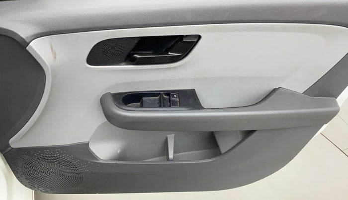 2021 Tata ALTROZ XE DIESEL, Diesel, Manual, 14,640 km, Driver Side Door Panels Control