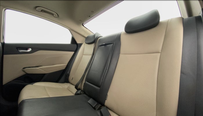 2019 Hyundai Verna 1.6 SX VTVT (O), Petrol, Manual, 29,414 km, Right Side Rear Door Cabin