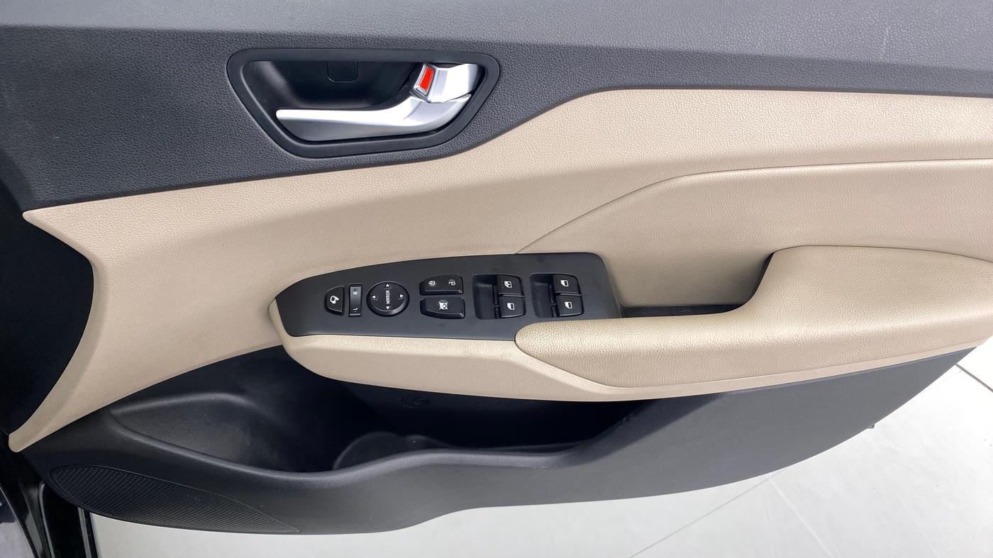2019 Hyundai Verna 1.6 SX VTVT (O), Petrol, Manual, 29,414 km, Driver Side Door Panels Control