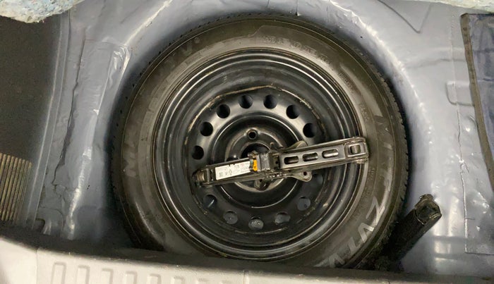 2019 Ford New Figo TITANIUM 1.2 PETROL MT, Petrol, Manual, 75,271 km, Spare Tyre