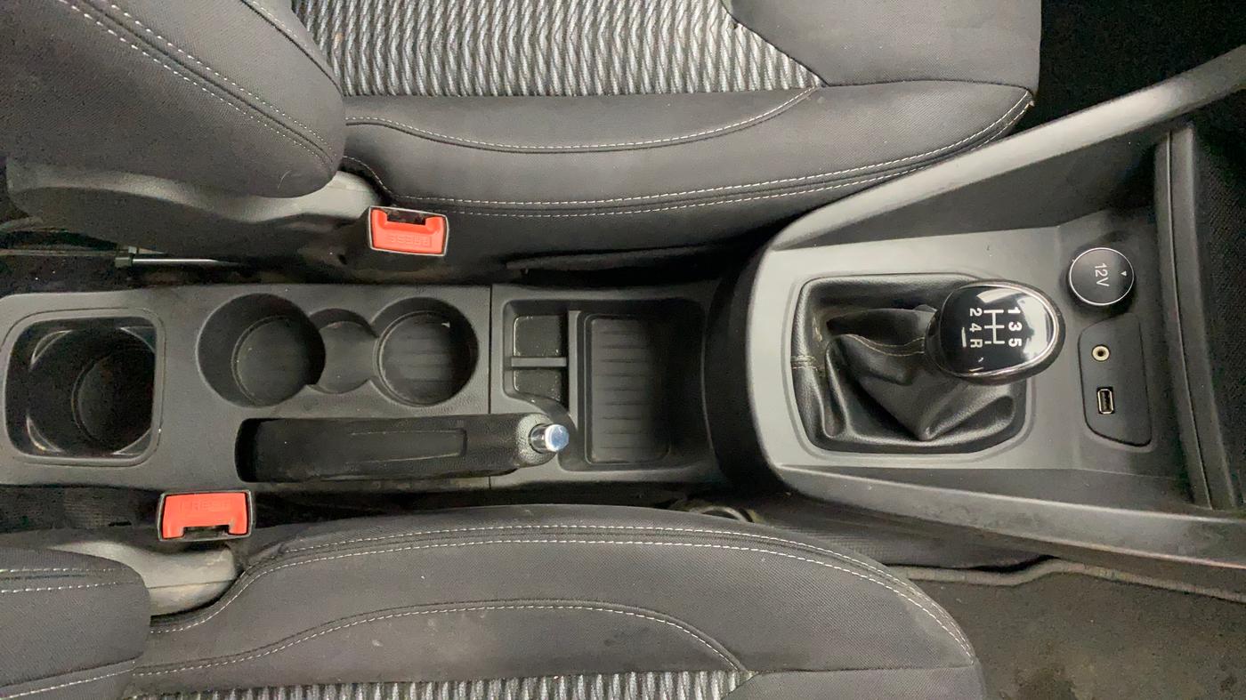 2019 Ford New Figo TITANIUM 1.2 PETROL MT, Petrol, Manual, 75,271 km, Gear Lever