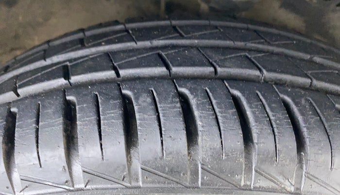 2011 Maruti Wagon R 1.0 VXI, Petrol, Manual, 28,979 km, Right Front Tyre Tread