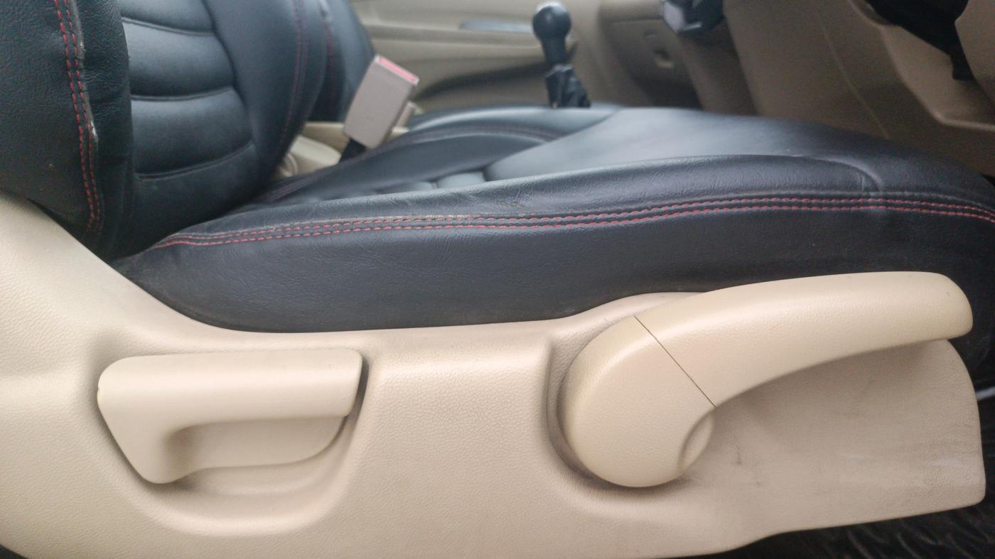 2013 Honda City 1.5L I-VTEC V MT, Petrol, Manual, 1,17,699 km, Driver Side Adjustment Panel