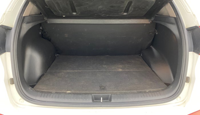 2017 Hyundai Creta SX PLUS 1.6 DIESEL, Diesel, Manual, 31,395 km, Boot Inside