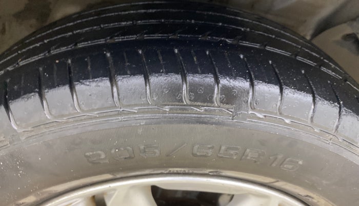 2017 Hyundai Creta SX PLUS 1.6 DIESEL, Diesel, Manual, 31,395 km, Right Front Tyre Tread