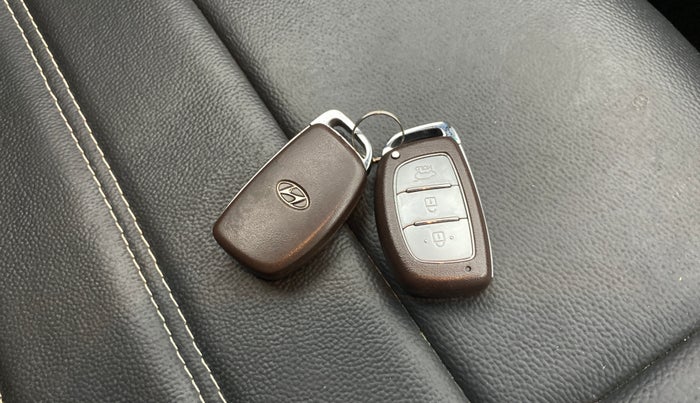 2017 Hyundai Creta SX PLUS 1.6 DIESEL, Diesel, Manual, 31,395 km, Key Close Up