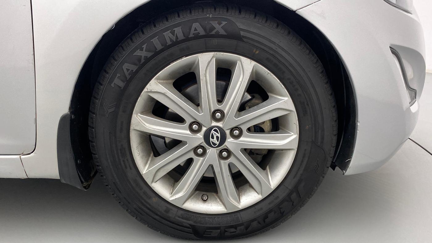 2015 Hyundai New Elantra 1.6 SX AT DIESEL, Diesel, Automatic, 1,07,335 km, Right Front Wheel