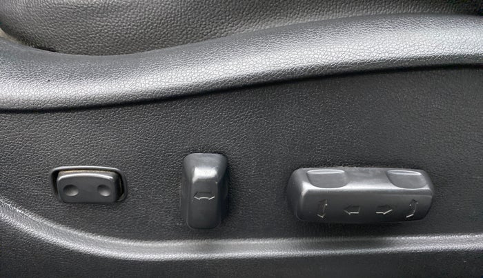 2015 Hyundai New Elantra 1.6 SX AT DIESEL, Diesel, Automatic, 1,07,335 km, Electrically Adjustable Driver's Seat
