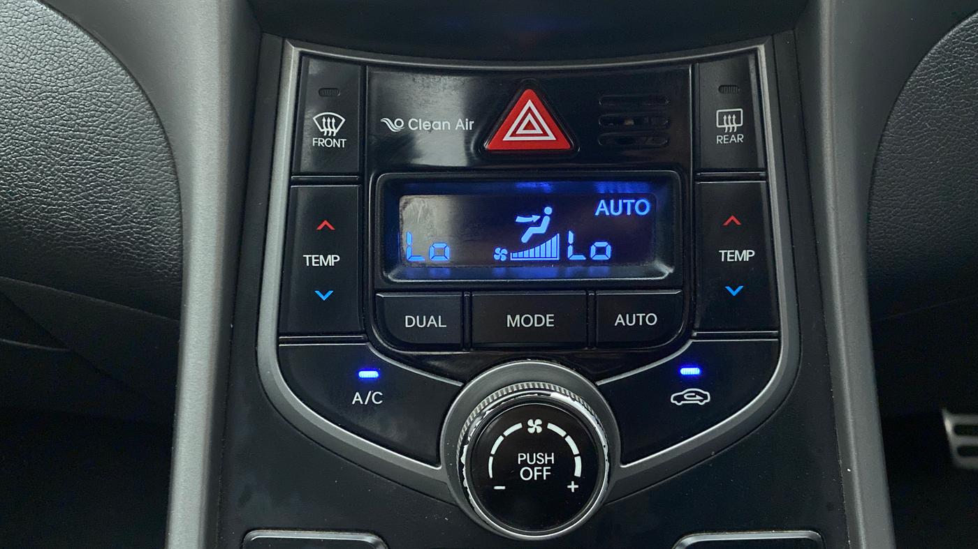 2015 Hyundai New Elantra 1.6 SX AT DIESEL, Diesel, Automatic, 1,07,335 km, Automatic Climate Control