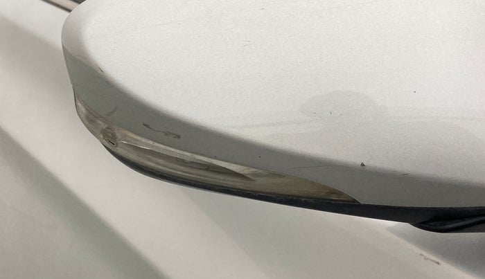 2015 Hyundai New Elantra 1.6 SX AT DIESEL, Diesel, Automatic, 1,07,335 km, Right rear-view mirror - Indicator light not working