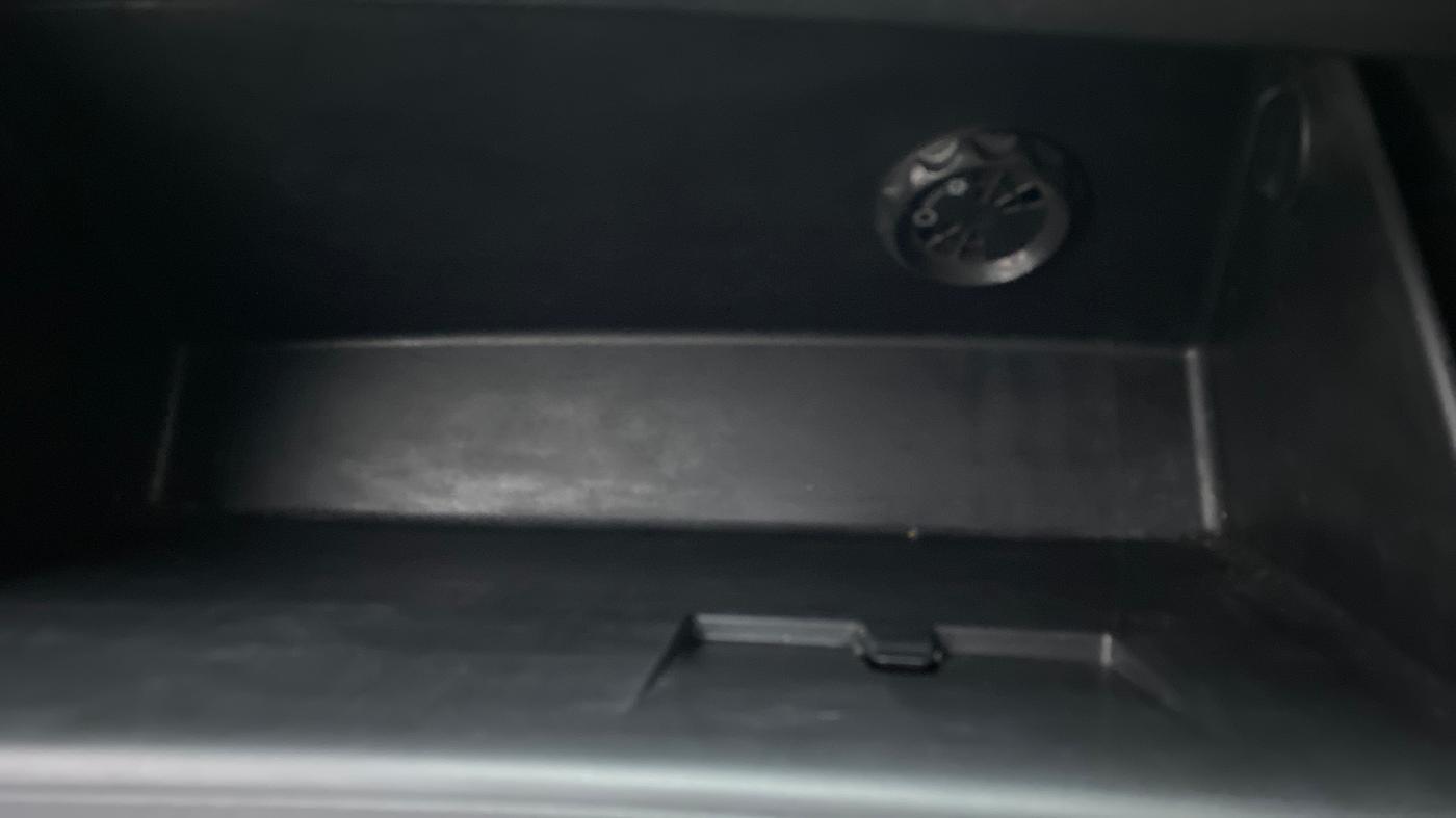 2015 Hyundai New Elantra 1.6 SX AT DIESEL, Diesel, Automatic, 1,07,335 km, Cooled Glove Box