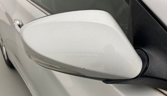 2015 Hyundai New Elantra 1.6 SX AT DIESEL, Diesel, Automatic, 1,07,335 km, Right rear-view mirror - Folding motor not working