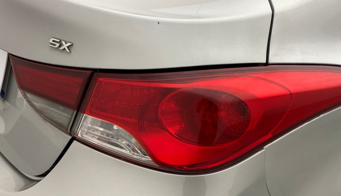2015 Hyundai New Elantra 1.6 SX AT DIESEL, Diesel, Automatic, 1,07,335 km, Right tail light - Reverse gear light not functional