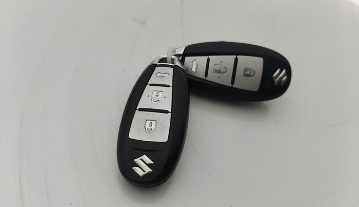 2016 Maruti Ciaz ZXI AT, CNG, Automatic, 85,876 km, Key Close Up