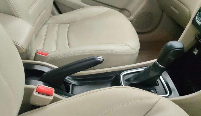 2016 Maruti Ciaz ZXI AT, CNG, Automatic, 85,876 km, Gear Lever