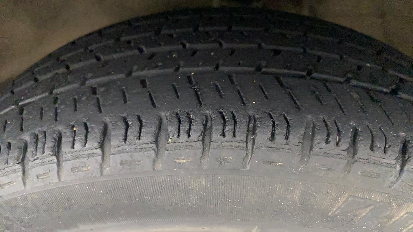 2015 Maruti Alto K10 VXI, Petrol, Manual, 70,158 km, Left Front Tyre Tread