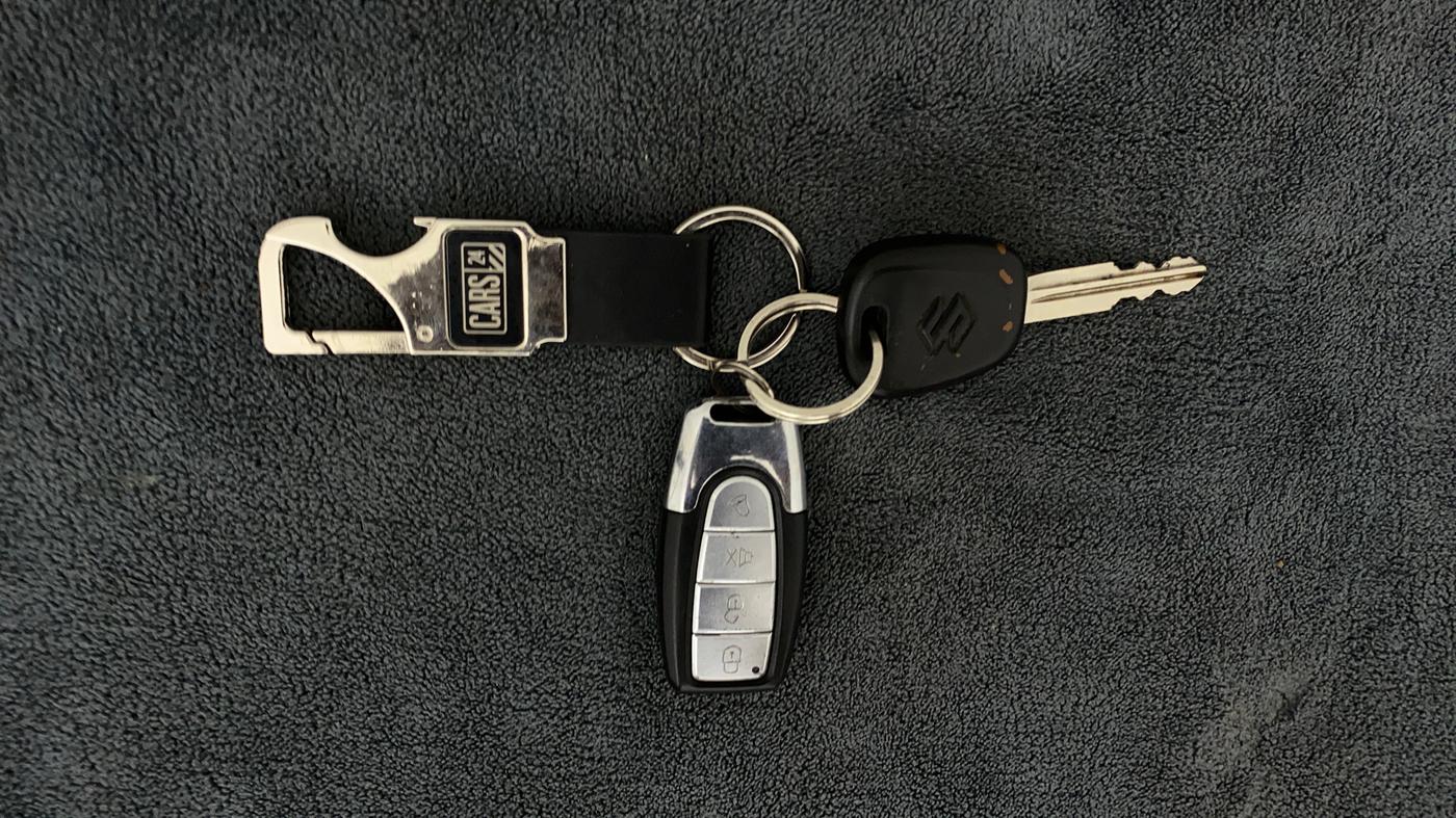 2015 Maruti Alto K10 VXI, Petrol, Manual, 70,158 km, Key Close Up