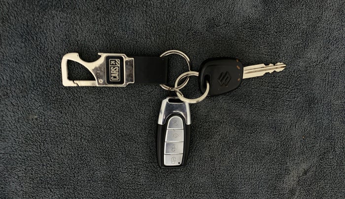2015 Maruti Alto K10 VXI, Petrol, Manual, 70,158 km, Key Close Up