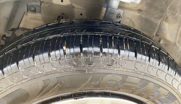 2014 Maruti Swift Dzire VXI, Petrol, Manual, 1,04,099 km, Left Front Tyre Tread