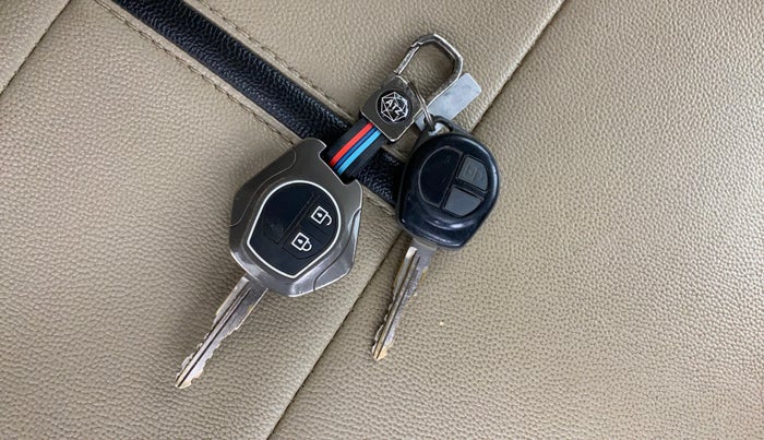 2014 Maruti Swift Dzire VXI, Petrol, Manual, 1,04,099 km, Key Close Up