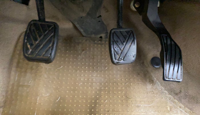 2014 Maruti Swift Dzire VXI, Petrol, Manual, 1,04,099 km, Pedals