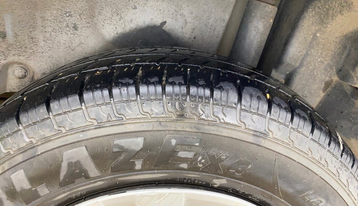 2014 Maruti Swift Dzire VXI, Petrol, Manual, 1,04,099 km, Left Rear Tyre Tread