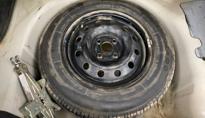 2014 Maruti Swift Dzire VXI, Petrol, Manual, 1,04,099 km, Spare Tyre