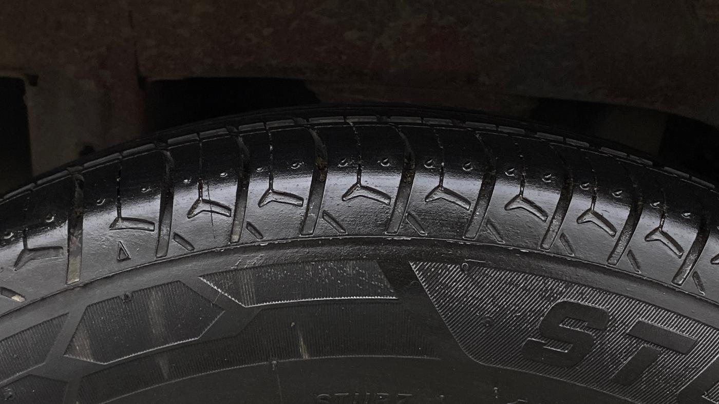 2013 Maruti Alto K10 LXI, Petrol, Manual, 67,728 km, Right Rear Tyre Tread
