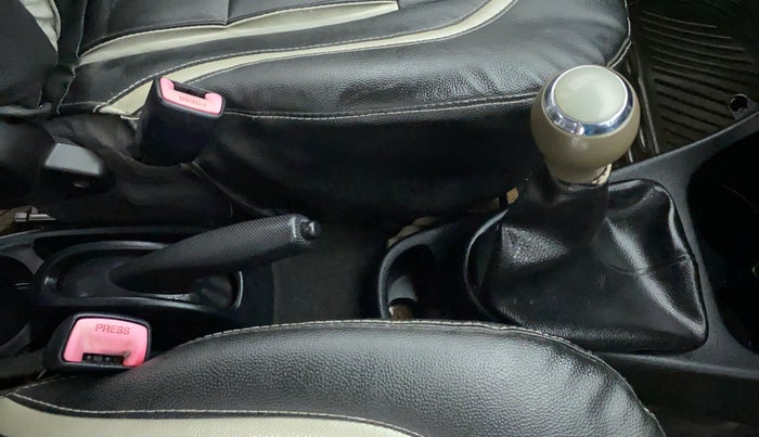 2013 Toyota Etios Liva G, Petrol, Manual, 64,652 km, Gear Lever