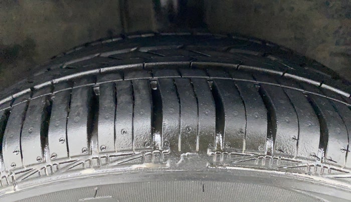 2013 Toyota Etios Liva G, Petrol, Manual, 64,652 km, Right Front Tyre Tread